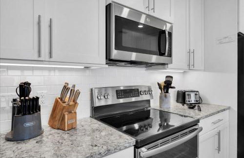 Latitude Adjustment Penthouse by Coastal Chic - Foto 10