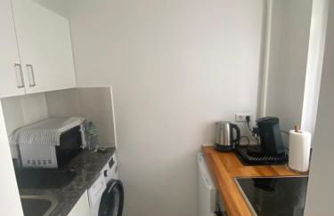 New komplett möblierte Wohnung-Zentral - Foto 6