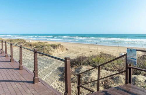 New Stunning Ocean-View Beachfront Resort, Heated Pool! - Foto 8