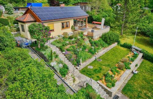 Freistehender Bungalow in Marktbreit in Traumlage mit großem Garten - Foto 1