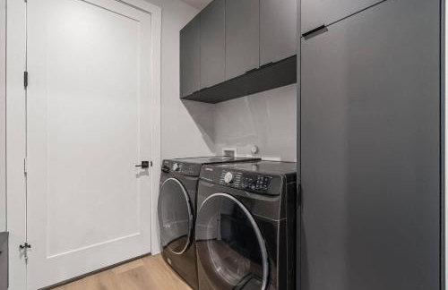 Luxurious Newly Built 5 BR 6 Bath Home w/ Rooftop - Foto 25