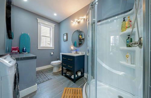 Luxe Coastal Retreat with Hot Tub & Spring Fires - Foto 25