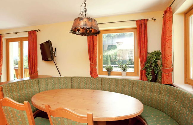 Chalet in Saalbach Near Ski Lift - Foto 12