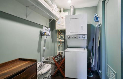 Upscale 12 South Penthouse with 2 Kings, Balcony 1 of 7 Themed Lofts at Cowrite, Find Coffee and Tacos Downstairs, Complimentary Spin Class, Walk to Shopping in 12 South, 10 Minutes to Broadway, Parking, 24 Hr Hospitality - Foto 18