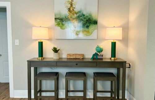 Bright & Airy 2BR 1BA Home Near The Riverfront - Foto 8