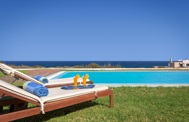 Cristelia Luxury Sea Front & Pool Villa - Foto 21