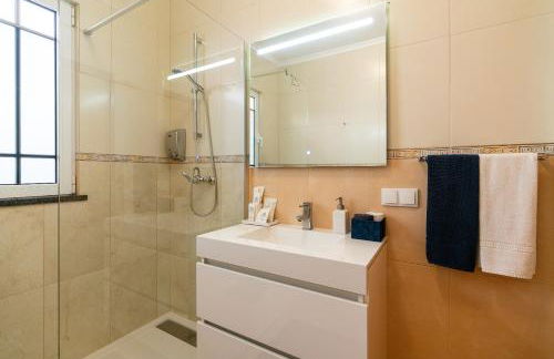 Casa Agrela by Rent2U, Lda Swimming Pool & Jacuzzi - Photo 33