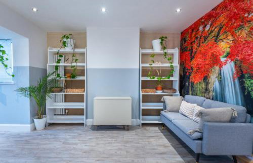 Bright & Stylish 4-Bed Home in the Heart of Morden - Photo 46