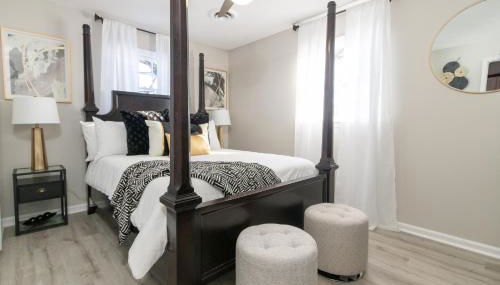 Rear deck w/ Soaking tub + Wi-Fi & Parking - Foto 4