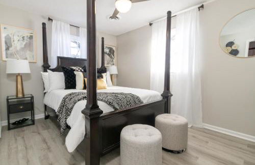 Rear deck w/ Soaking tub + Wi-Fi & Parking - Foto 4