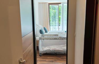 Helle FeWo am Waldrand - mit Balkon, Pool & Sauna - Foto 14