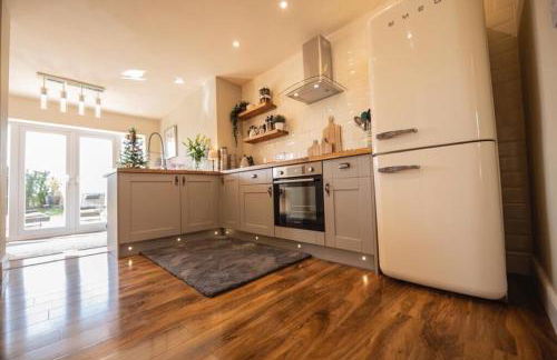 Stunning views, Hot tub, 5 mins to Chester - Photo 22