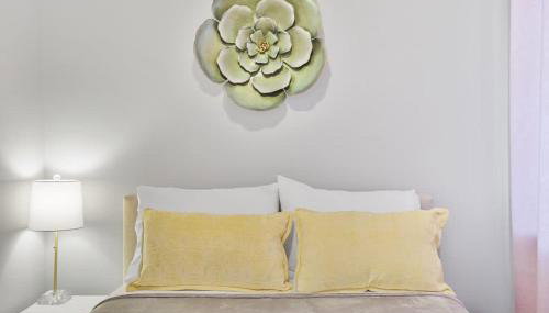 Cozy Chic 4BD 2BA Home in St Charles - Foto 3