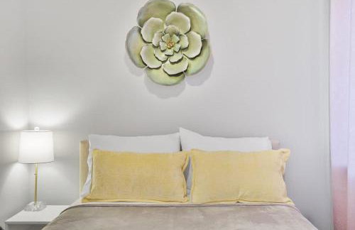 Cozy Chic 4BD 2BA Home in St Charles - Foto 3