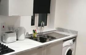 1 Bed Apartment Sleeps 2 - Parking & Wifi - Photo 27