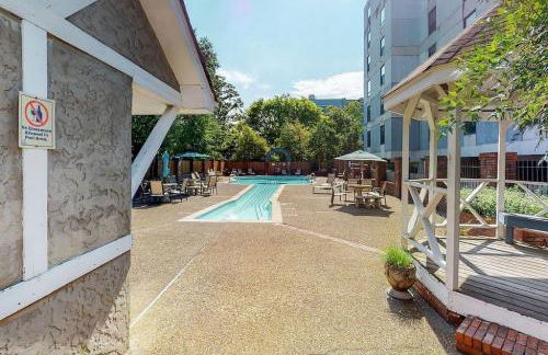 On Famous Music Row - Pool, Parking, Walk to Bars - Foto 39