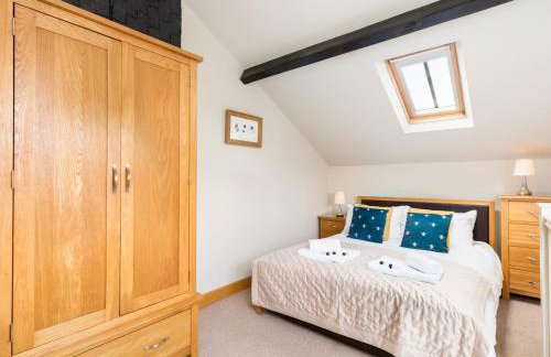 CV37 9HF The Tack Room Shottery · Charming 1Bed in Shottery with secure Parking Pass The Keys - Photo 27