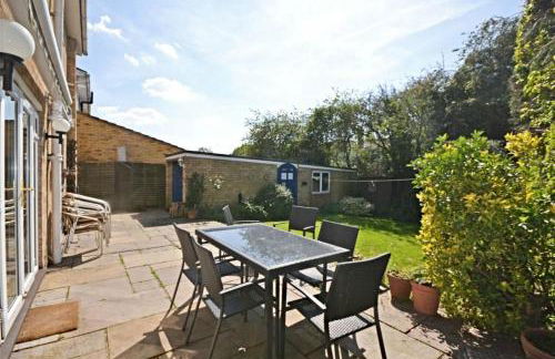 Modern home in historic market town near airport - Foto 16