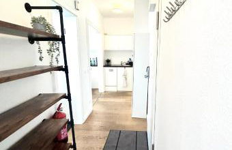 Central Apartment for up to 10 Guests - Photo 4