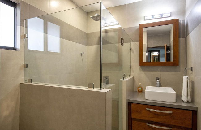 Newly Remodeled Beachfront Condo, Ground-Floor Terrace & Direct Access to Playa Flamingo - Foto 15