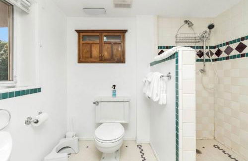 Vintage Westlake Hideaway with Patio & Lake Views - Foto 13