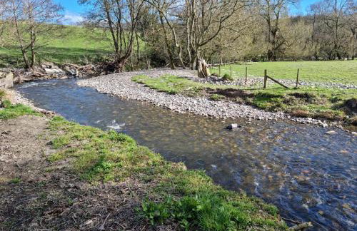 Riverside Cabin - Sleeps 2 - Hottub - Parking - Foto 53