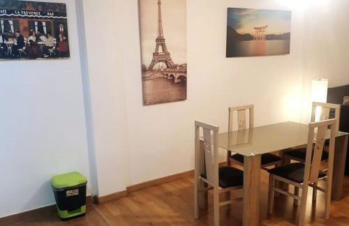 2F, Aire Acondic, 80m2, 2 dormitorios, 4 huéspedes, WIFI GRATIS - Foto 9