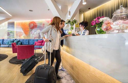 Apartosuites Jardines de Sabatini - Photo 15