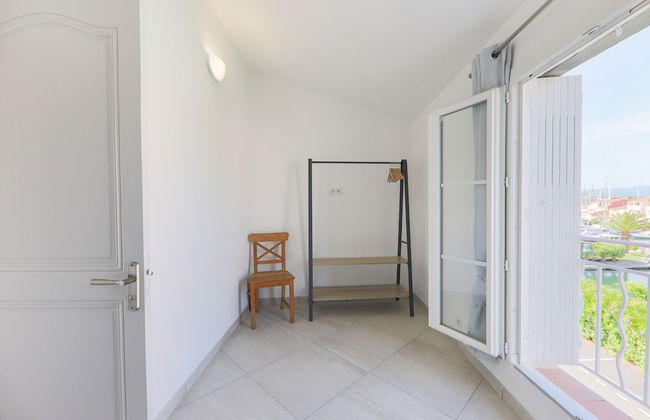 Superb Vacation Home With Pontoon - Photo 11