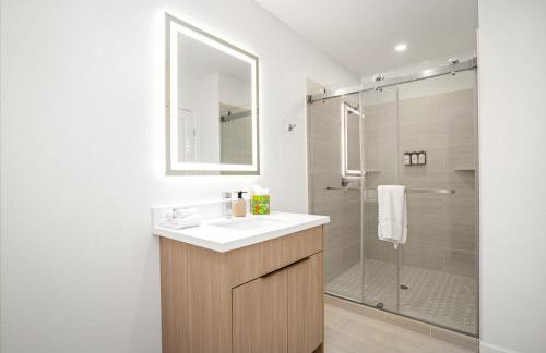 Gated Resort, 2 Homes, 9BR Ensuites, Slps27, Pool - Photo 55