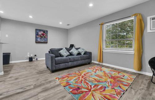 Easygoing 1BR Retreat near Dining and Fun Spots - Foto 9