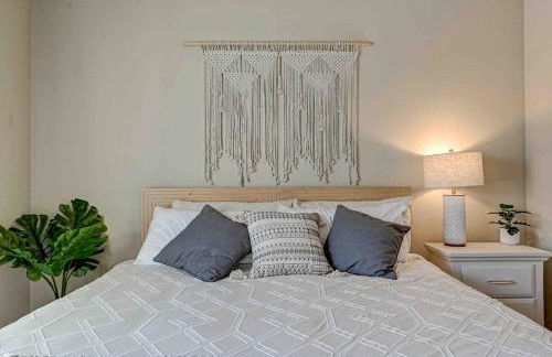 Boho Oasis w KING Bed w POOL Nr AIRPTShoppingDWTN - Foto 11