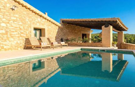 Masía La Torre Historia Encanto y Naturaleza a Solo 10 Minutos de Sitges Gran comodidad, Vista a los Viñedos en un pueblo autentico - Foto 1