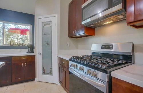 Large Pool Home on Two Acres with Views! - Foto 8