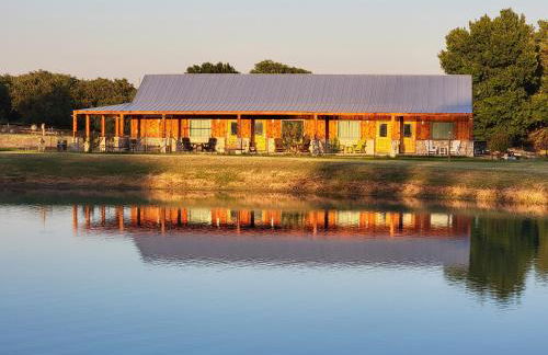 Private Retreat with Pond, Pool and Hot Tub - Photo 21