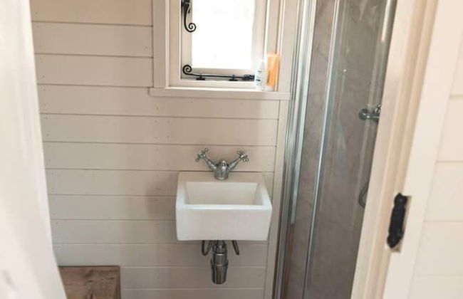 Dog Friendly Shepherd's Hut, Perfect for Couples - Photo 11