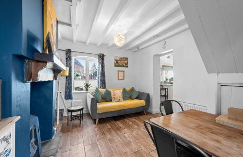 Charming 2-BR Cottage in Stonehouse with Courtyard Garden and Log Fire - Foto 8