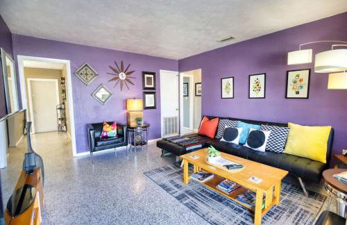 Retro-Inspired Stay BBQ Patio Close to Downtown - Foto 1