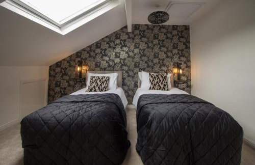 Holmfirth Home, Comfortable Stay, Near Trails and Town, Sleeps 5 - Foto 3