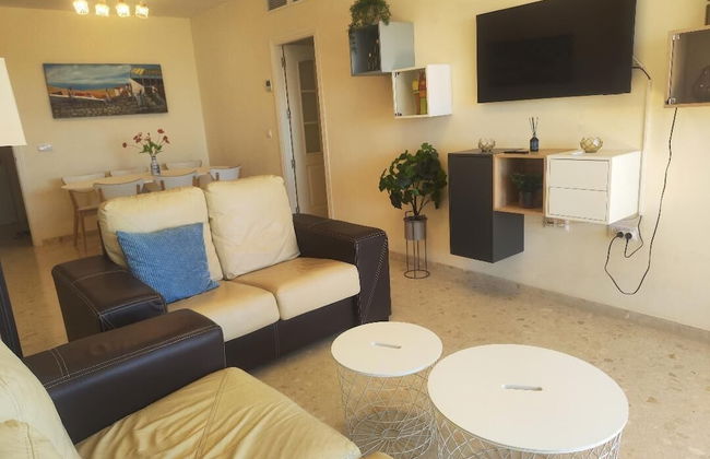 Charming Three Bedrooms Apartment With Seaview - Photo 4