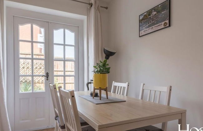 Stunning Character House In The Centre of Henley - Photo 12