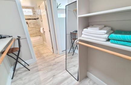 Paradise Park Newly built studio with king bed - Photo 10