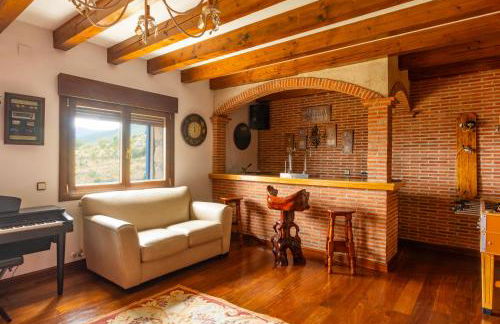 Mansión con Jacuzzi a 40 grados, gran piscina y Pádel - Photo 72