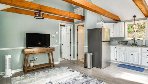 Swim and Fish On-Site! Waterfront Cape Cod Cottage - Foto 4