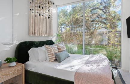 Sleeps 32 Private Compound w Putting Green Bouldin Collective by AvantStay - Foto 21