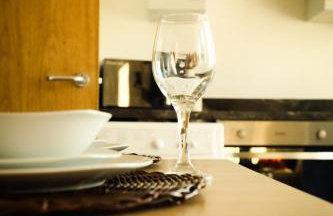 Bradford City Centre Walk To Trains, Dining, 65' Smart TV, Perfect For Working Professionals - Foto 14