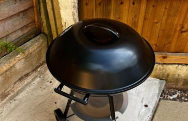 Manchester 2BR Luxe Lounge, Hot Tub, Pool Table - Photo 19