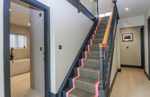 Bell House - Photo 13