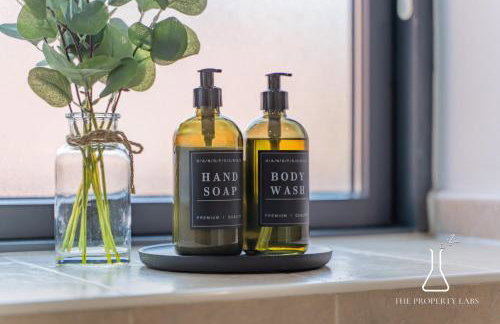 Luxury Birmingham City Centre Townhouse with BALCONY- Sleeps 10 - FREE Parking - Perfect for Contractors, Business Travellers, Families and other Groups - Near Bullring, Newstreet, Selfridges, NEC, NIA & Birmingham airport - Photo 36