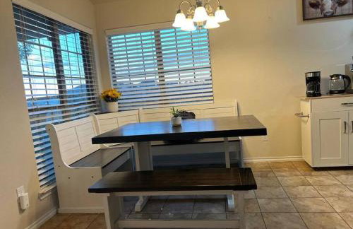 HotTub-King Bed -Fire pit-BBQ-Pristine Kitchen - Foto 28